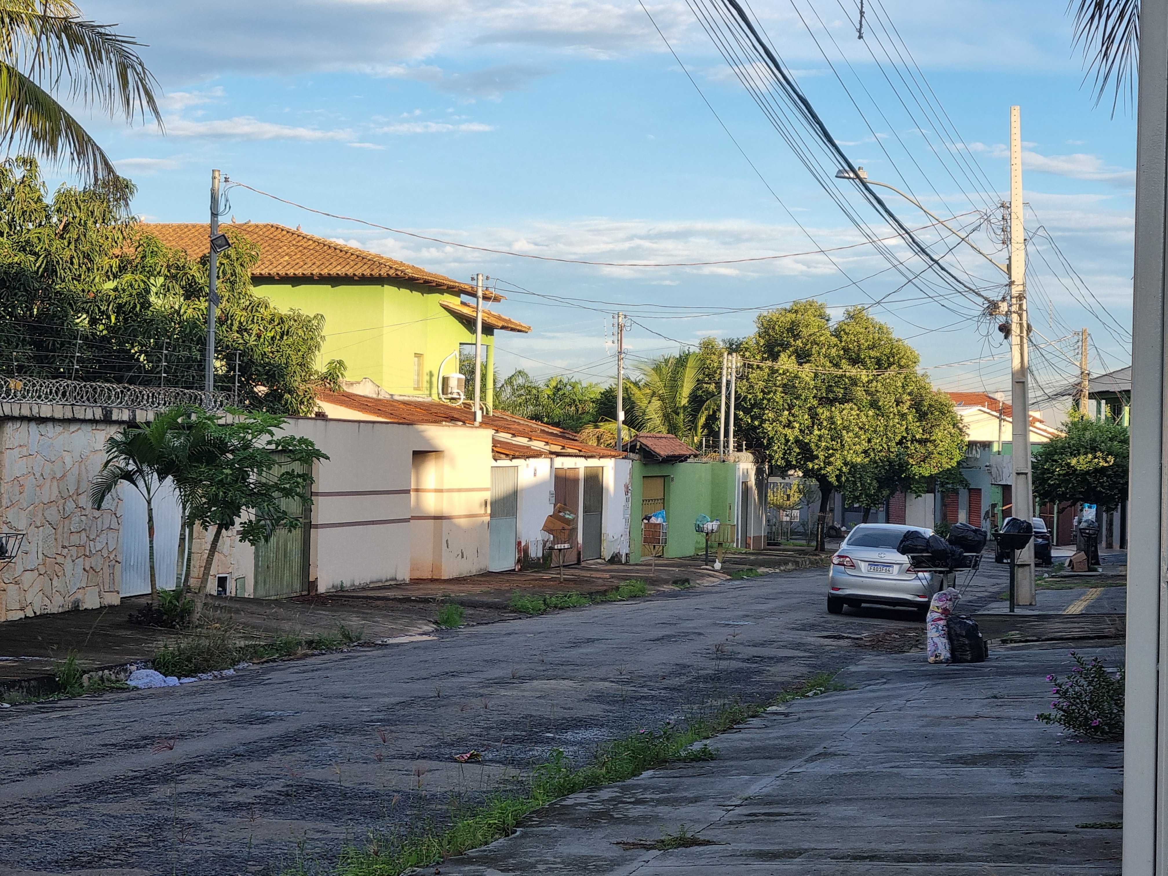 Rua FL-5, Parque das Flores, Goiânia, em 5 de abril de 2024