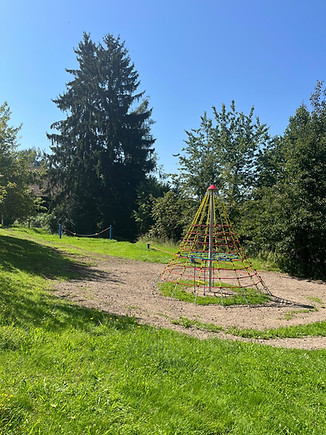 Kletterturm hoch.jpg