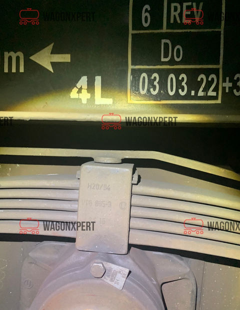 Fahrzeugfederung mit dem Text 4L, 03.03.22 +3, H20/84 und WagonXpert