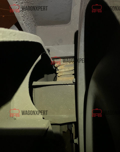 Nahaufnahme der Federung eines Wagens