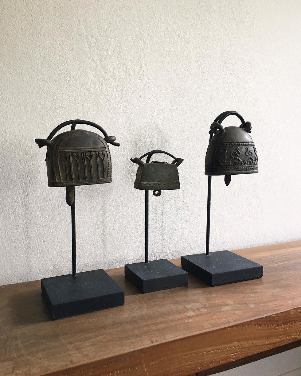 Thumbnail: Antique bell sculpture : กระดิ่งโบราณ
