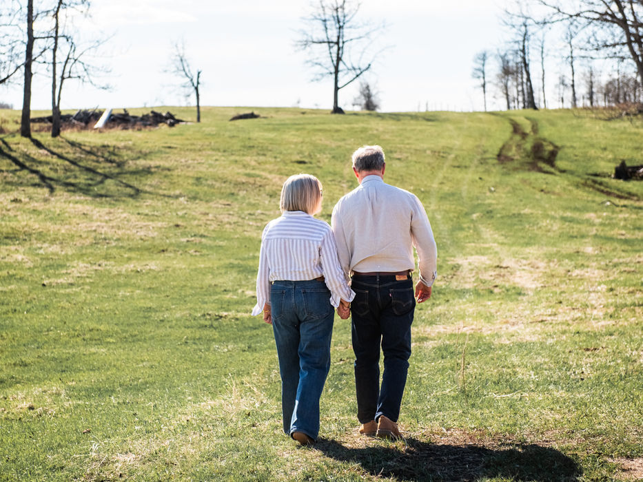 Heather & Lace Farm Photo Venue. Family photoshoot during golden hour.