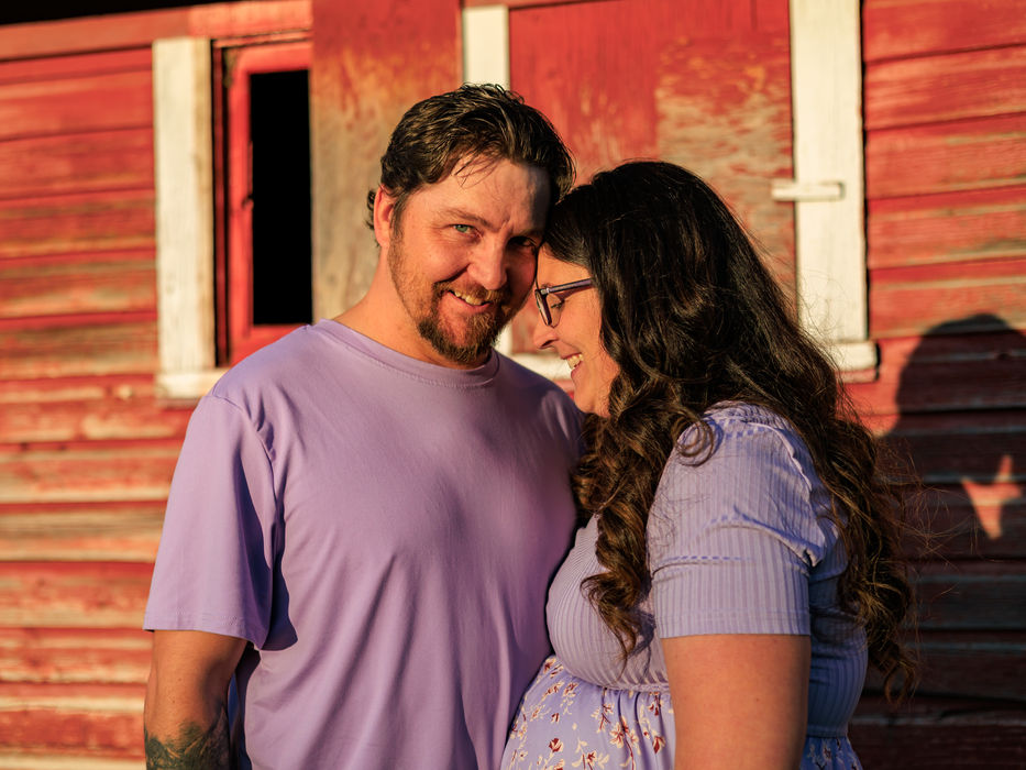 Heather & Lace Red Barn Photo Venue. Family photoshoot during golden hour.