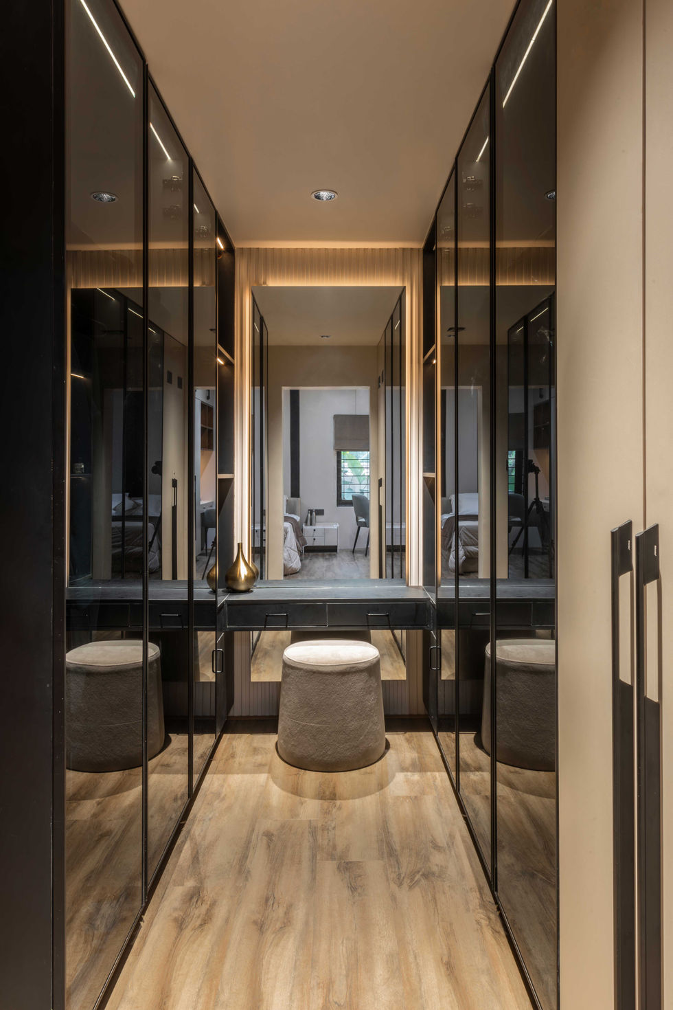 Modern walk in wadrobe