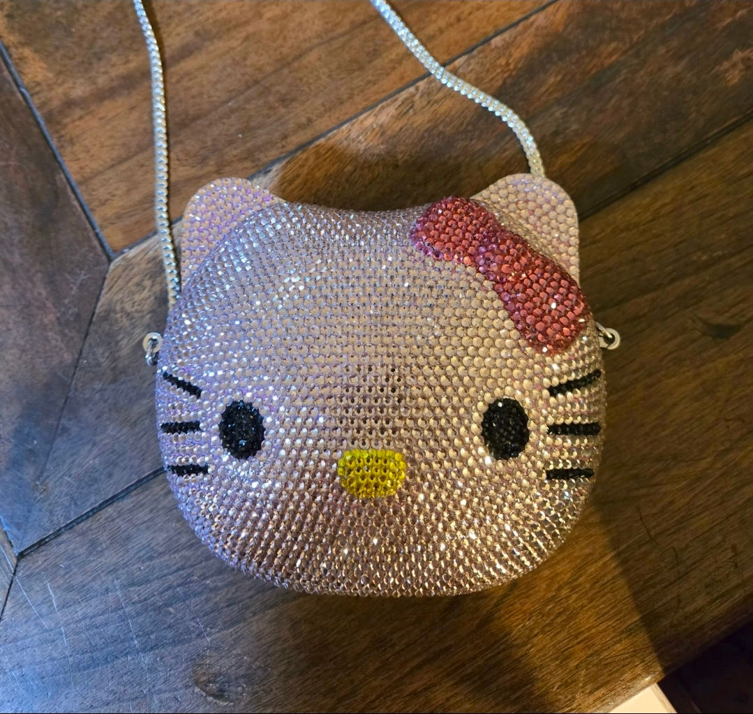 Crystal Hello Kitty only 2 left 