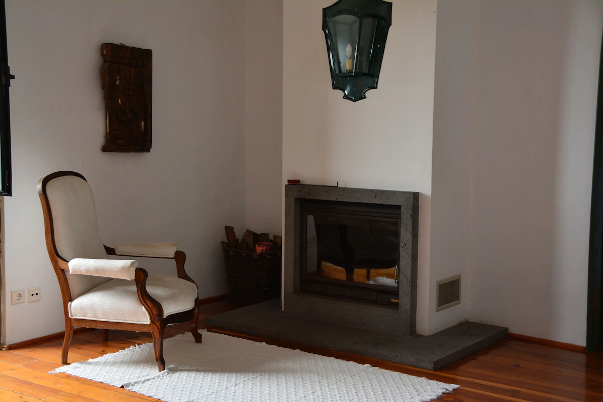 Standard room fireplace