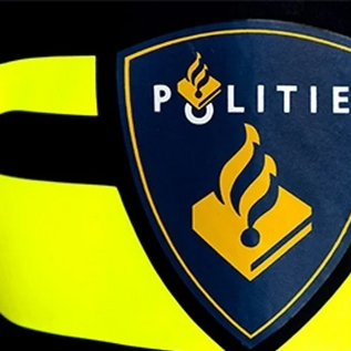 ''Landelijke arrestaties in kring Soevereinen: Jurist en wapenhandelaar onder de verdachten''.