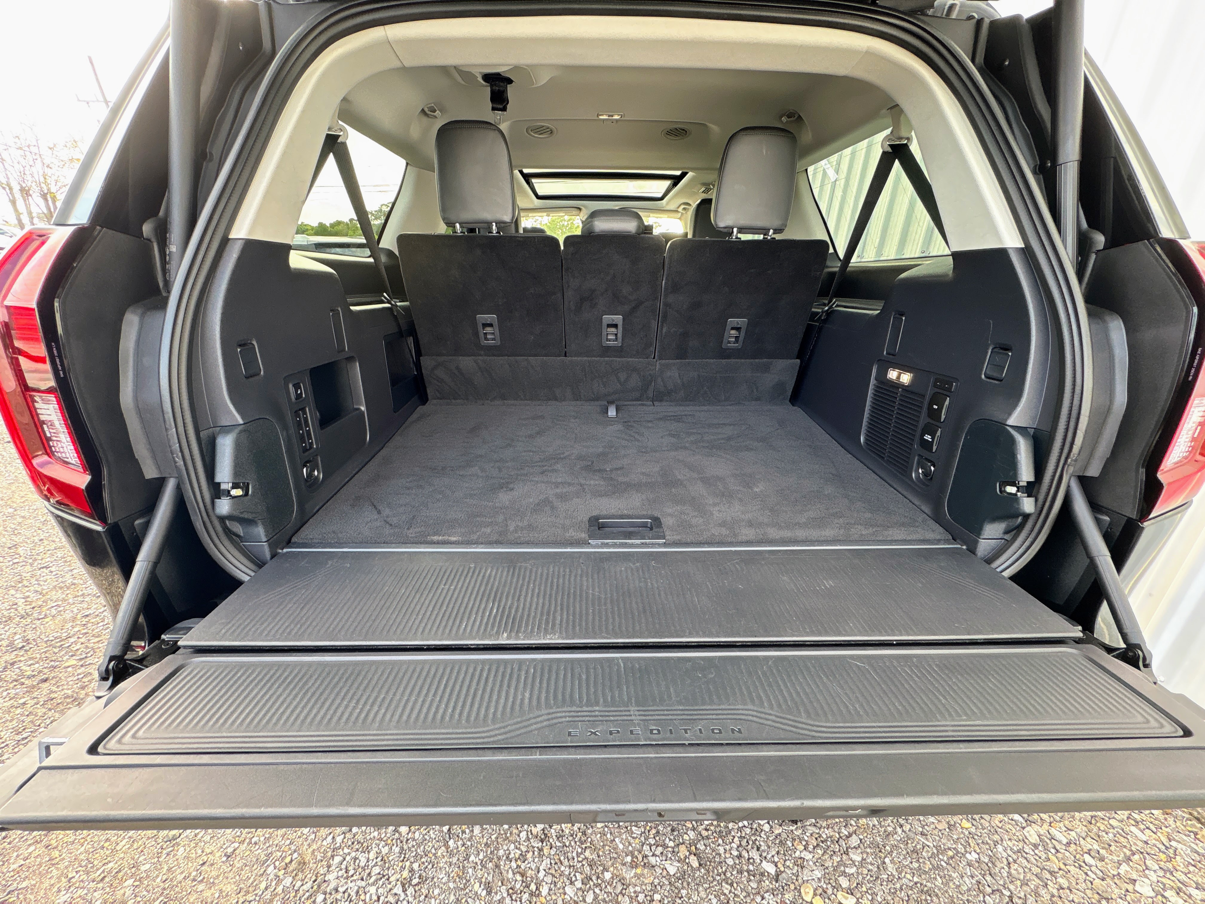 2025 Ford Expedition Active - Photo 14