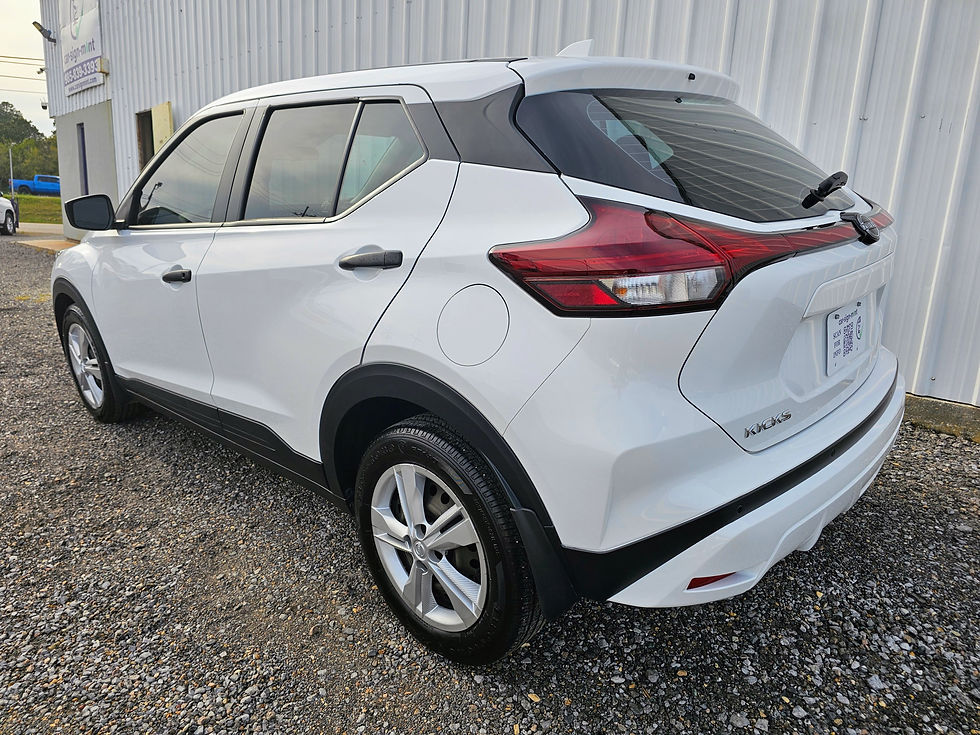 Thumbnail: 2023 Nissan Kicks S