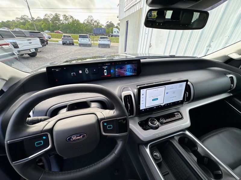 2025 Ford Expedition Active - Photo 11