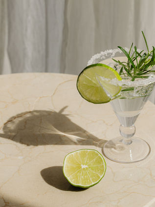 Sip Back and Relax: Discover the Best Easy-to-Make Cocktails to Impress Your Friends