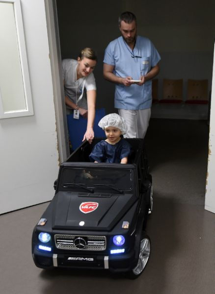Mini cars drive away children's fears of surgery