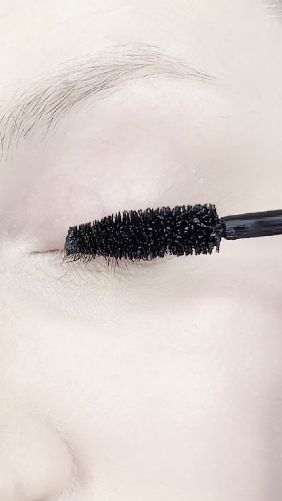 Thumbnail: Lengthening & Volumising Mascara | CELES.