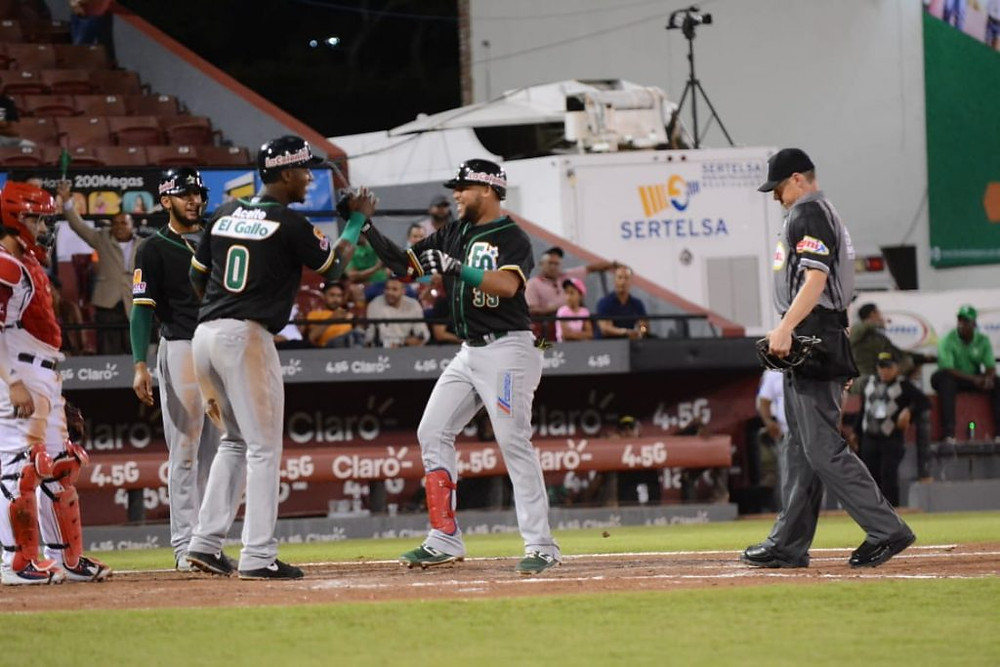 José M. Fernández saluda luego del Grand Slam