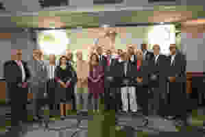 Julio Cesar Valentin y varias personalidades