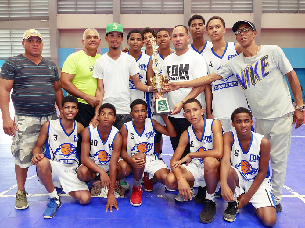 Ensanche Bermudez se proclama campeón en el clásico U-14 basket de la Fundación Minaya