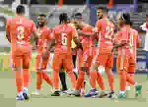 El onceno naranja celebra el pase a la final del Torneo Clausura.
