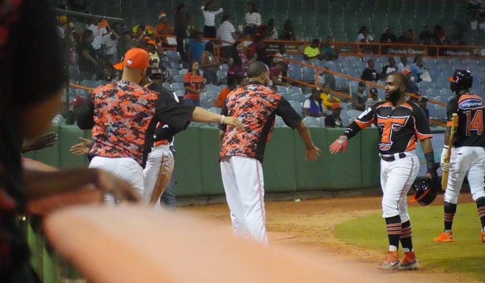 Los Toros empatan la marca de victorias para una temporada de 50 o menos partidos con los Leones del Escogido