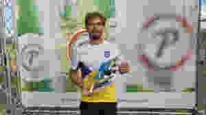 Waldo Musa con su trofeo.