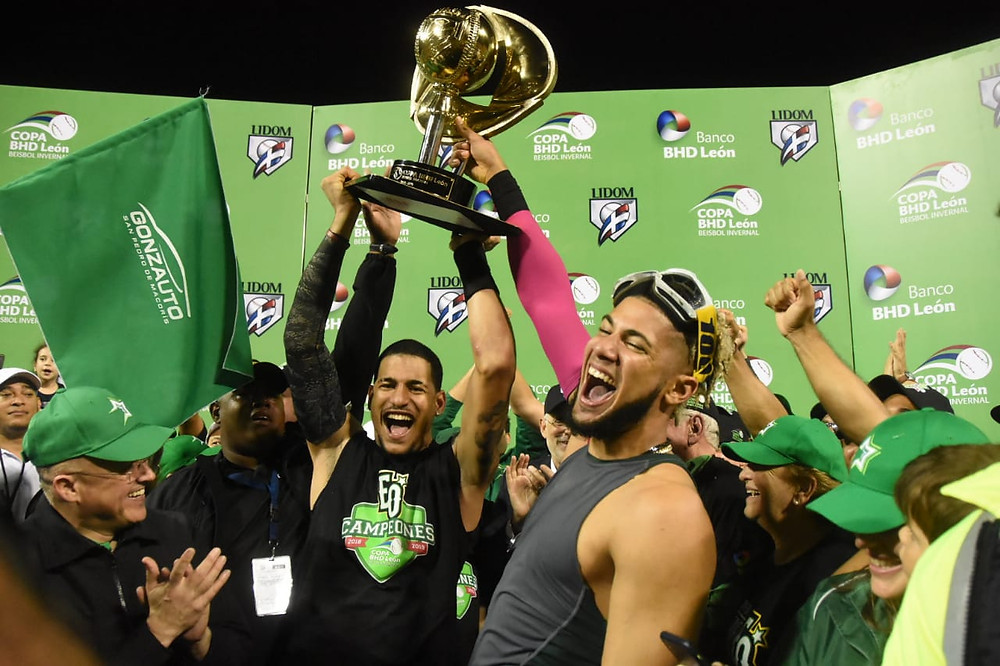 Estrellas Oriéntales celebran el campeonato