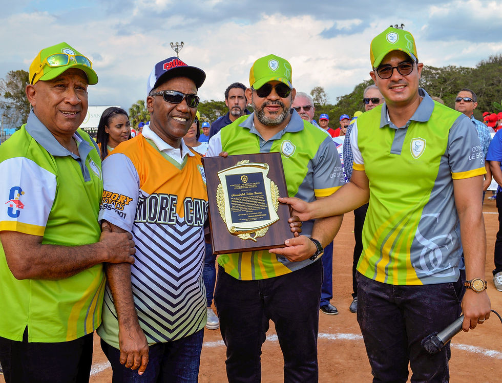 Homenaje a Manuel Valdez: Desde la izquierda, Héctor custodio, Valdez, Edwin Hernández y Willy Nelson Rodríguez