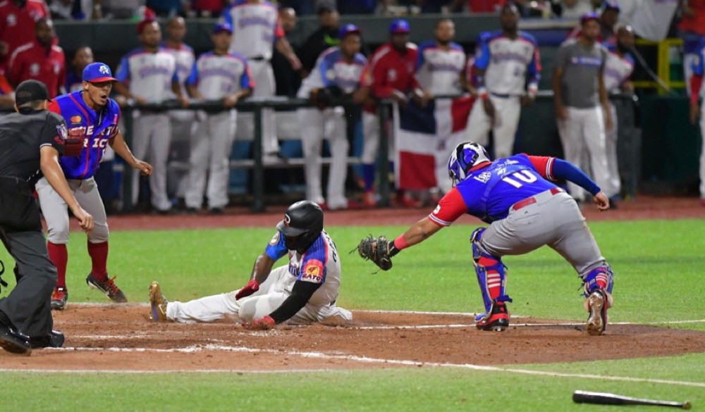 Los Toros del Este de República Dominicana consiguieron una apretada victoria sobre los Cangrejeros de Santurce de Puerto Rico, con pizarra de 4-3