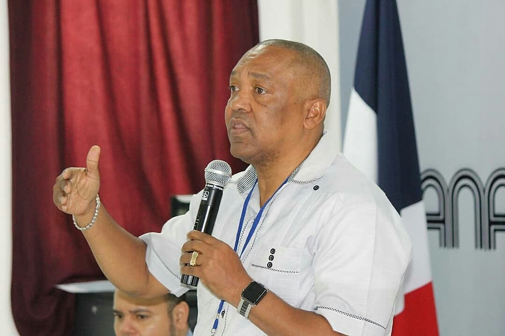El presidente de la Liga de Béisbol Profesional de Verano licenciado Juan Núñez Nepomuceno