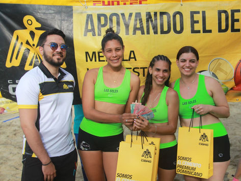 Matos, Santos y Ureña, campeonas del voleibol playero Cabarete.