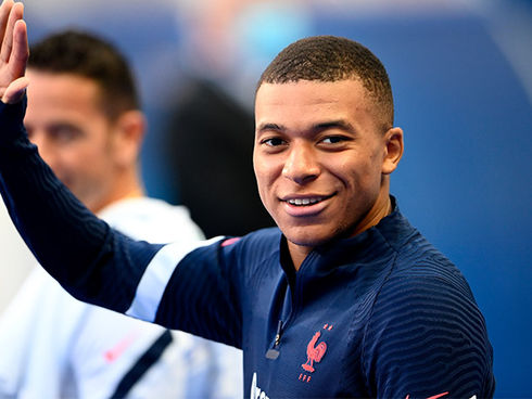 Mbappé, positivo por COVID-19