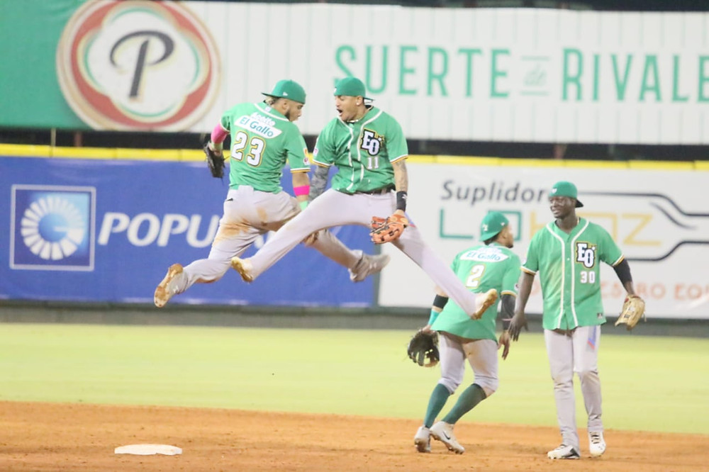 Estrellas celebran segunda victoria de la serie final
