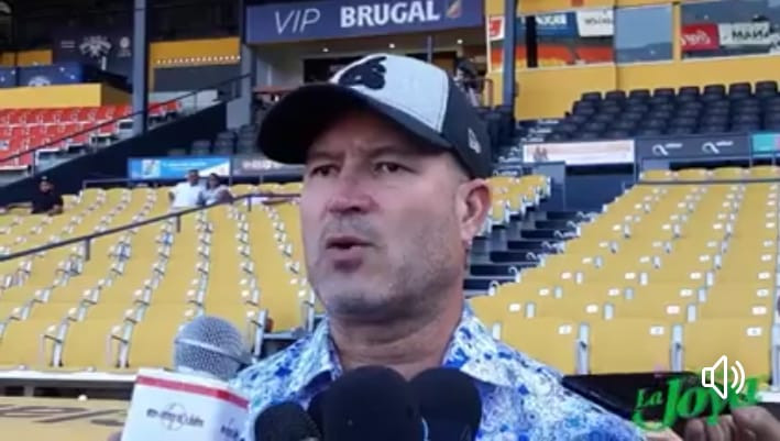 Manny Acta da declaraciones a la prensa