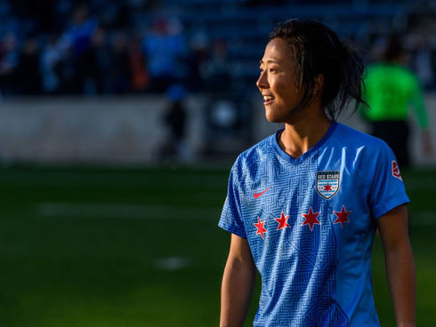 ¡Histórico! Estrella de fútbol japonesa jugará para un equipo de varones