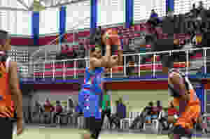 El conjunto de San Martín logró cerrar el partido con marcador a su favor, para derrotar 74-69