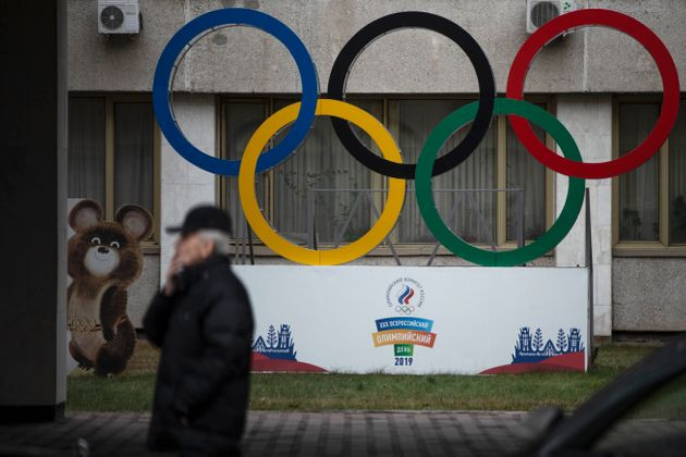 La junta ejecutiva de la Agencia Mundial Antidopaje (WADA, por sus siglas en inglés) ha decidido este lunes prohibir a los deportistas rusos participar en los Juegos Olímpicos y en otras competiciones importantes durante los próximos cuatro años