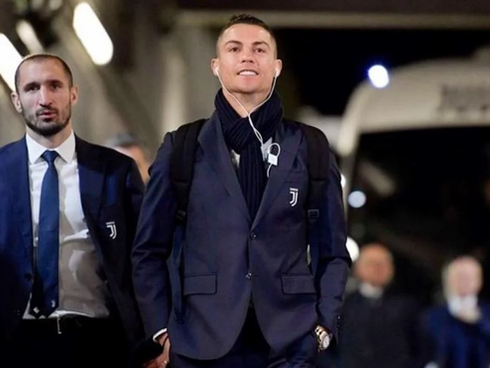 La divertida reacción de Cristiano Ronaldo al entrar al estadio sin público.