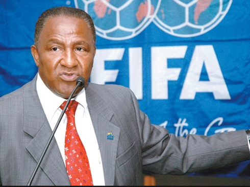 Osiris Guzmán es acusado de estafa y abuso de poder por la FIFA.
