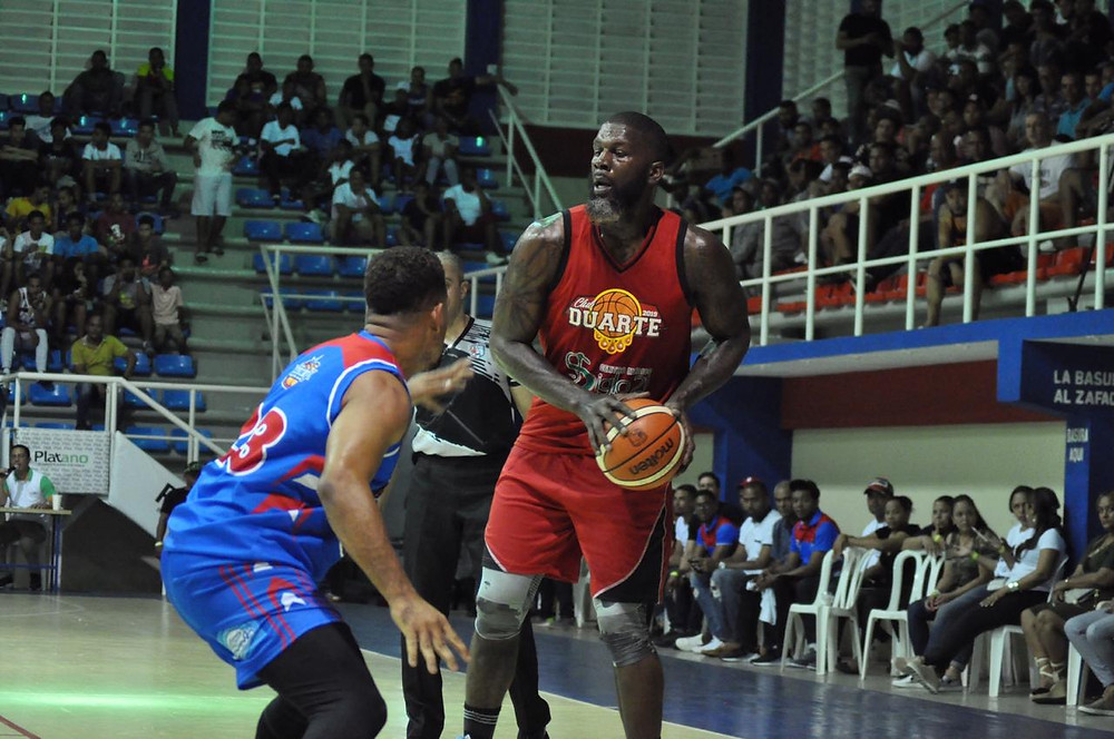 Ivan Johnson registró 25 puntos y 12 rebotes