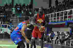 Ivan Johnson registró 25 puntos y 12 rebotes