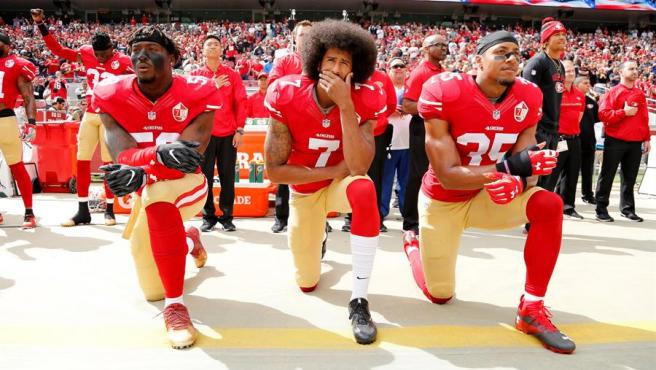 Colin Kaepernick, en el medio EFE