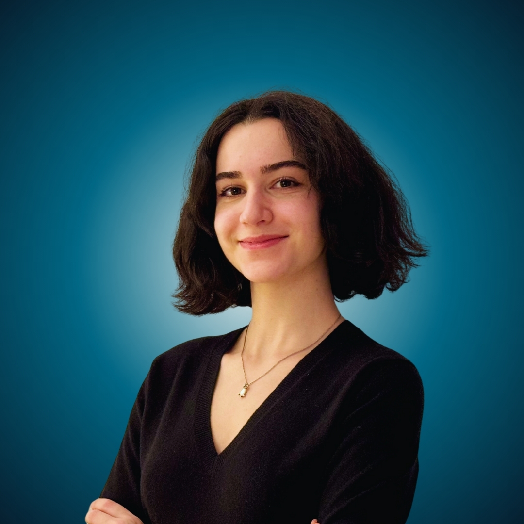 Yağmur Darendelioğlu - Dark BG.jpg