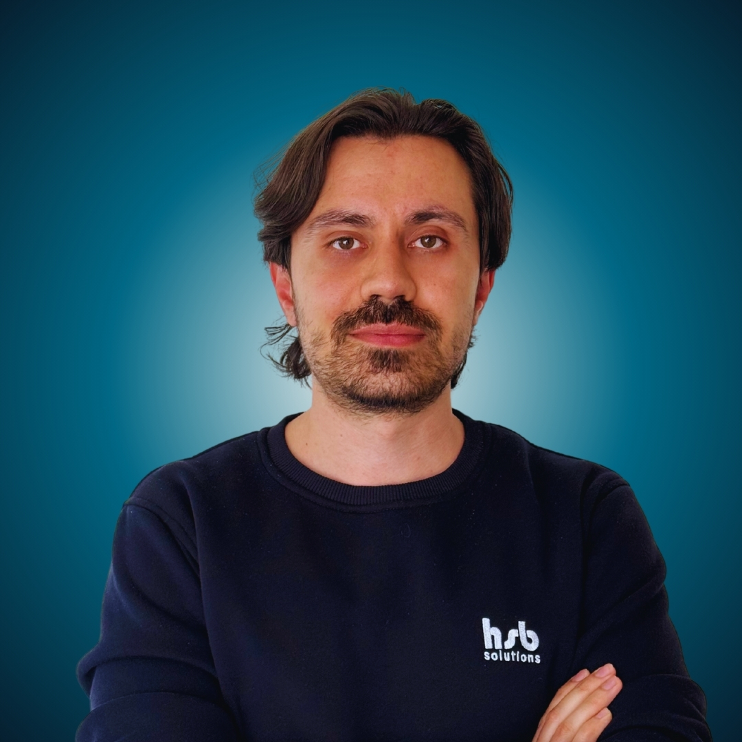 Özgür Zafer - Dark BG.jpg