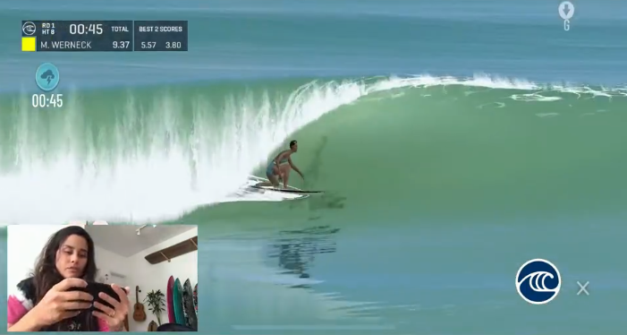 A surfista Marina Werneck competindo no WSL E-Surf.