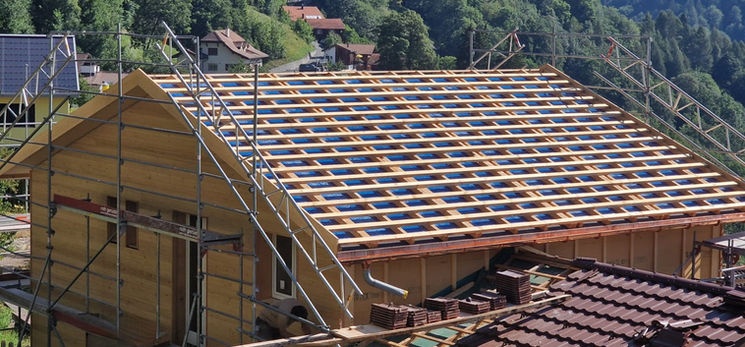 LC Holzbau, Elementbau, Neubau, Elementwände, Aufrichten, Dach