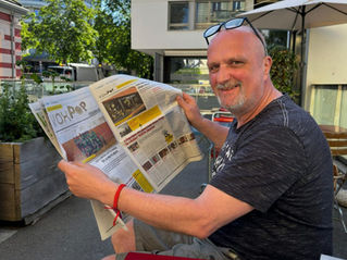 Thomas Zoller avec le journal Vox POP 