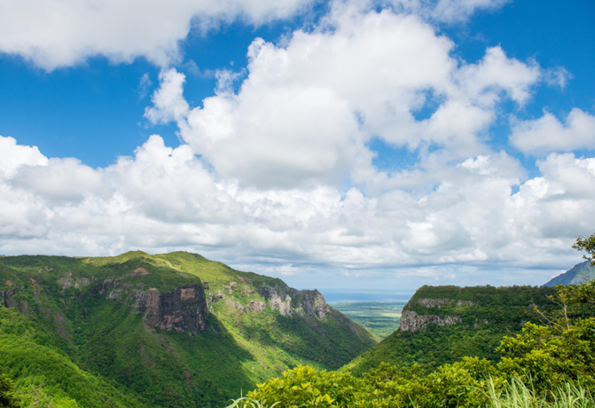 Voyage Maurice et Rodrigues – Entre plages et authenticité - Paysage verdoyants Ile Maurice.png