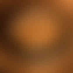 Eine Auflaufform mit Zimtschnecken vor der Gare