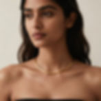 Women wearing a gold snake chain necklace