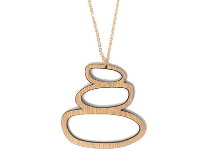 Μικρογραφία: Κολιέ "Zen Rocks" από μαύρο ματ, κόκκινο ημιδιάφανο πλέξιγκλας & ξύλο σε φυσικό χρώμα με επιμεταλλωμένα στοιχεία.