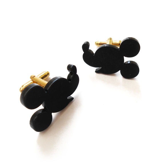 Μανικετόκουμπα "Mickey Mouse" από μαύρο ματ πλέξιγκλας με διάμετρο 18 mm, θα γίνουν το ιδανικό δώρο για λάτρεις του ήρωα.