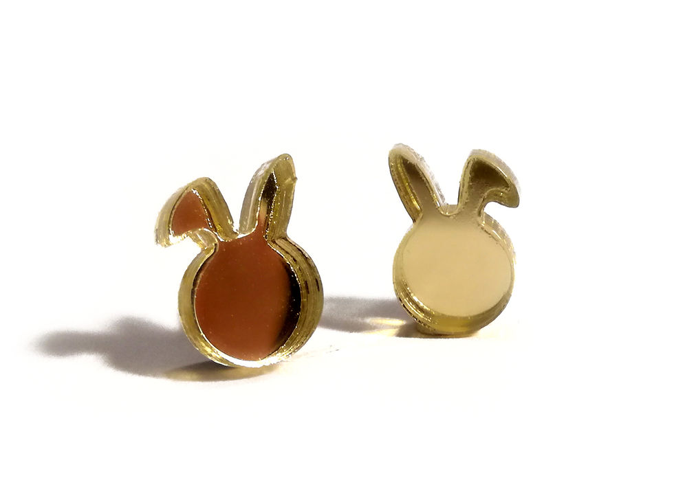 Μικρογραφία: Σκουλαρίκια "Bunny" από πλέξιγκλας σε τρεις χρωματισμούς, με επιμεταλλωμένα ορειχάλκινα ή ατσάλινα καρφάκια.